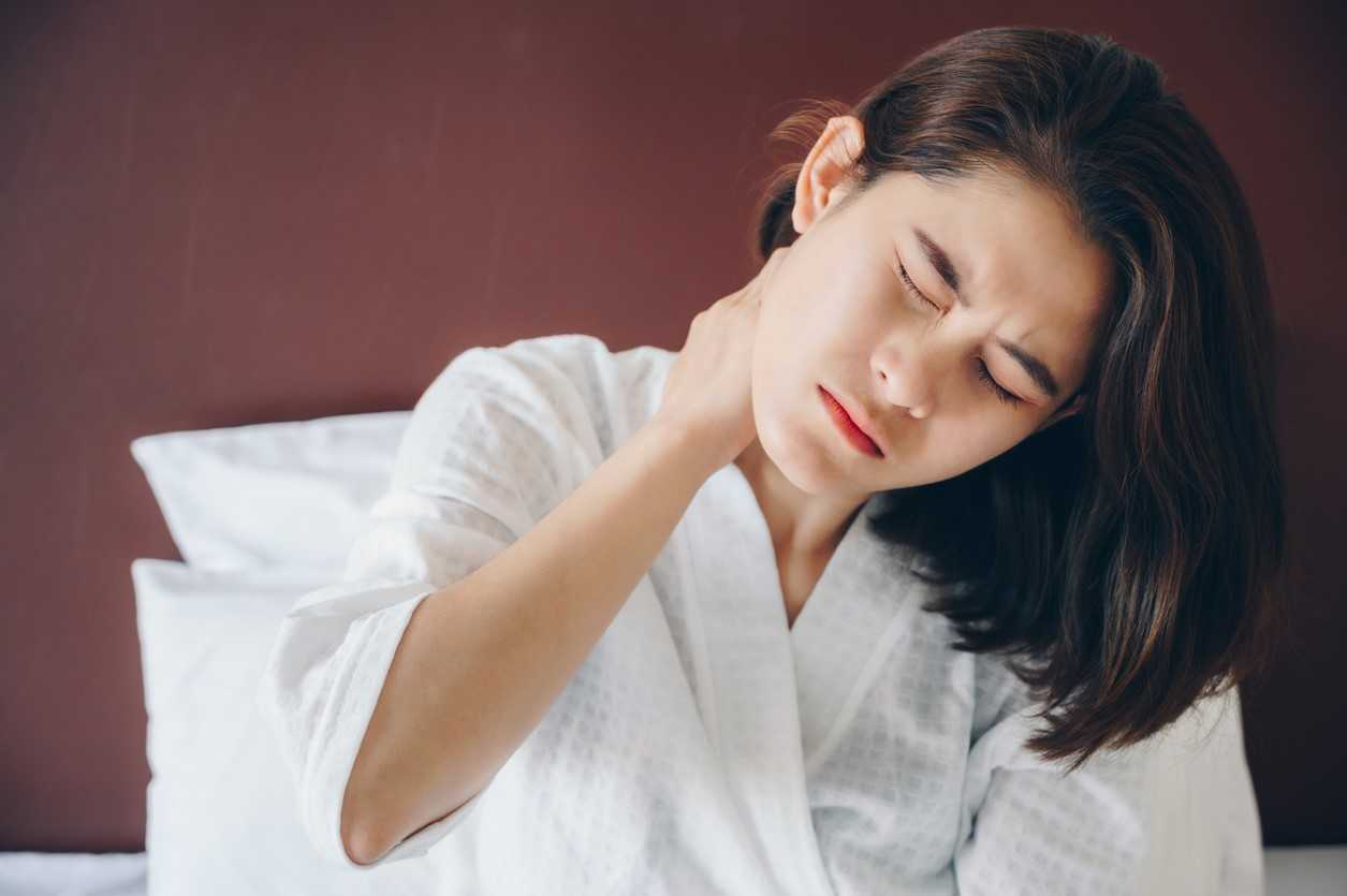 aliviar dolor de cabeza por mala postura cervical